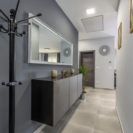 Arthika With Private Pool And Garden