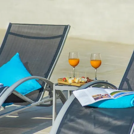 Arthika With Private Pool And Garden